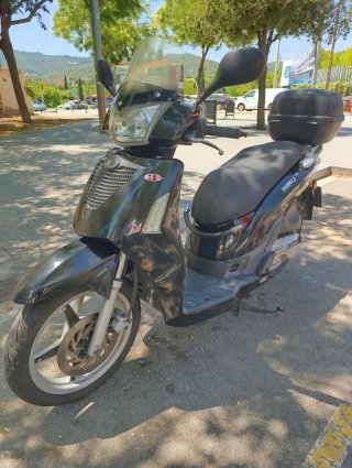 Kymco People S 125. Etiqueta C. 2008