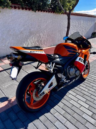 Honda CBR600RR Sportbike Negra y Roja
