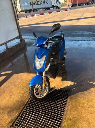 Moto Kymco 49cc Scooter Automática