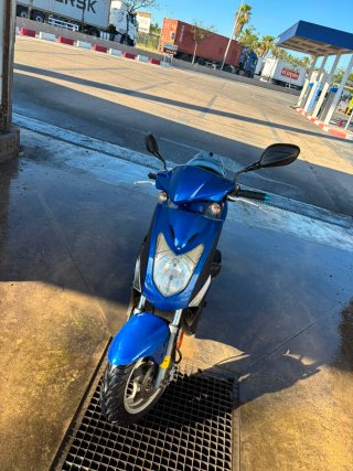 Moto Kymco 49cc Scooter Automática