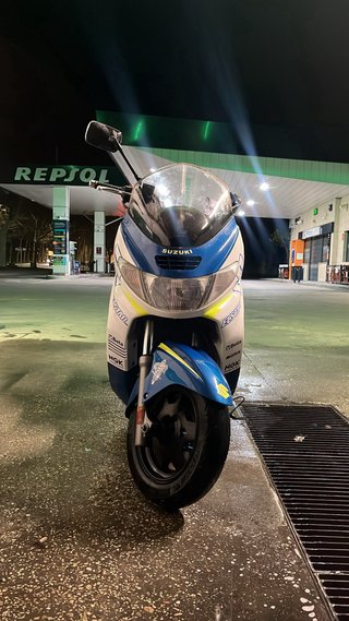 Suzuki Burgman 400 Maxi Scooter