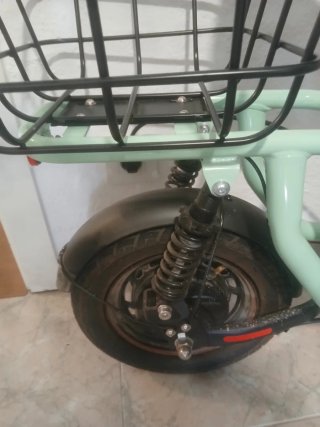Bicicleta Eléctrica con Cesta y Asiento