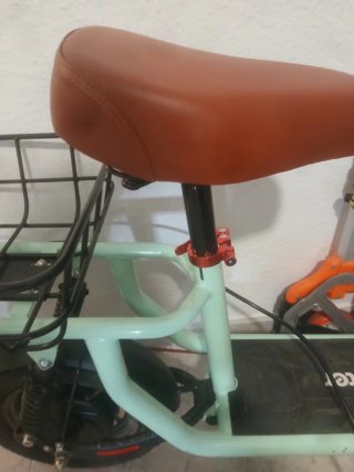 Bicicleta Eléctrica con Cesta y Asiento