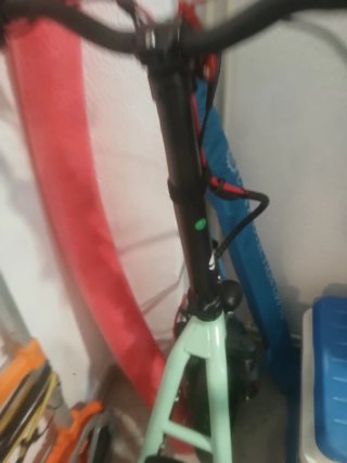 Bicicleta Eléctrica con Cesta y Asiento