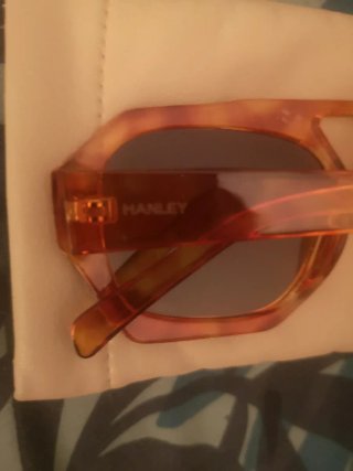 Gafas de sol naranjas y marrones