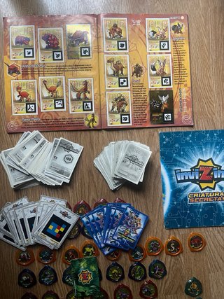 Lote Invizimals: Cromos, Álbum y Tazos