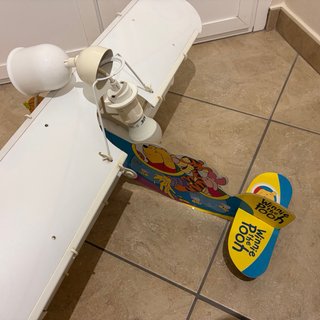 Lámpara infantil Winnie the Pooh avión