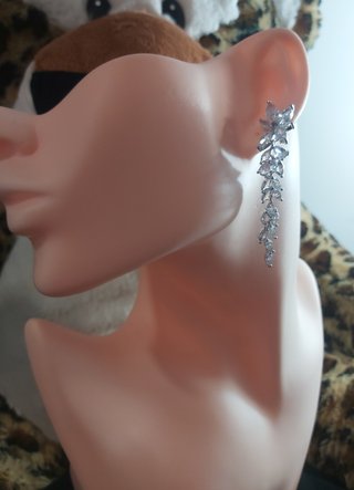 Pendientes largos de novia con circonias brillante