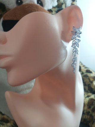 Pendientes largos de novia con circonias brillante