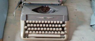 Máquina de escribir antigua Escucho ofertas..