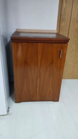 Máquina de coser Alfa con mueble