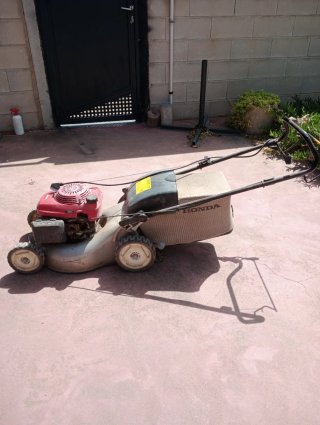 Cortacésped Honda - Funciona muy bien.