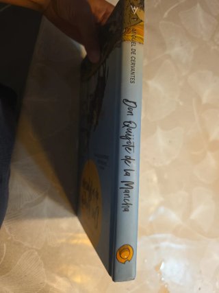 Libro Don quijote de la Mancha,con un marcapaginas