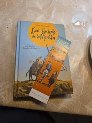Libro Don quijote de la Mancha,con un marcapaginas