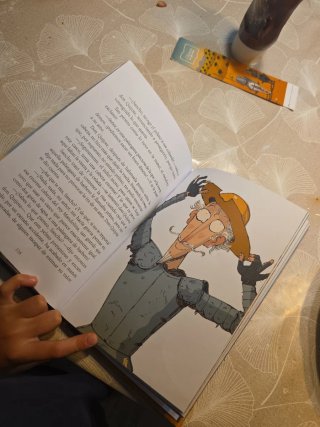 Libro Don quijote de la Mancha,con un marcapaginas