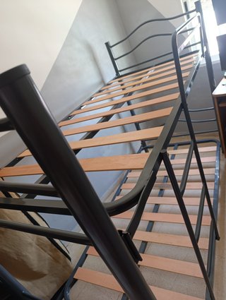 Litera metálica con somieres de madera
