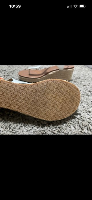 Sandalias Michael Kors Blancas y Doradas