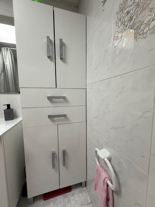 Armario de baño blanco