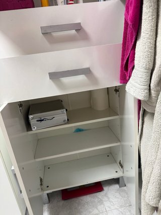 Armario de baño blanco