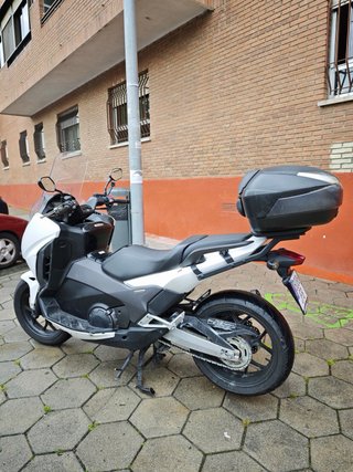 Honda Integra 750S Blanca