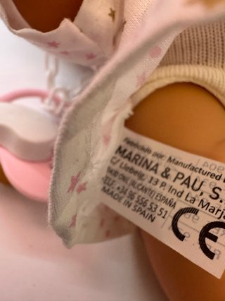 Muñeca bebé con chupete