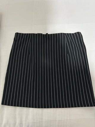 Blusa azul con volantes y tirantes. 3 faldas.