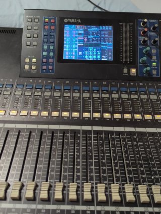 Yamaha LS9-32 Mesa de Mezclas Digital