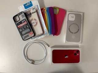 iPhone 13 Rojo + Accesorios