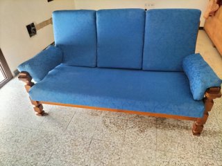 Sofá 3 plazas vintage azul y madera