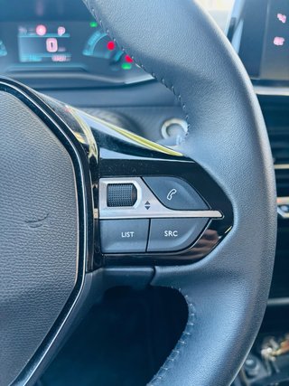 Peugeot e-208 2023