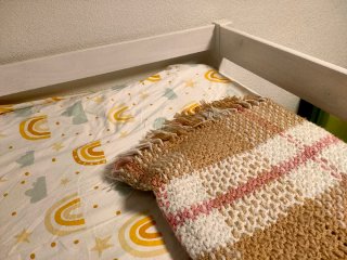 Cama alta Conforama madera y tela