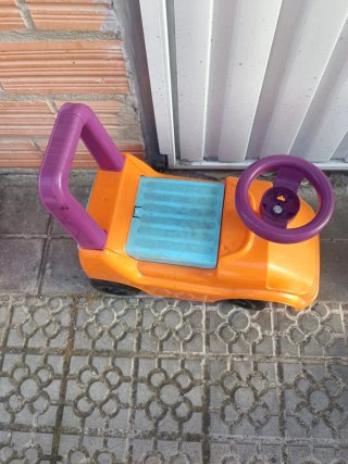 Cochecito infantil naranja y azul