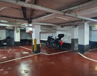Alquilo plaza para moto(s) en Amara