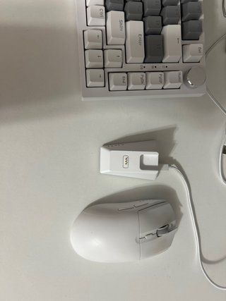 Teclado Mecánico Gris y Blanco