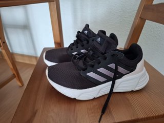 Zapatillas Adidas Negras y Moradas