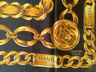 Pañuelo Seda Chanel Negro y Dorado