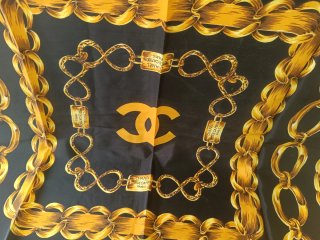 Pañuelo Seda Chanel Negro y Dorado