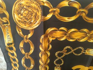 Pañuelo Seda Chanel Negro y Dorado