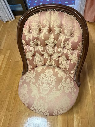 Silla antigua decorativa tapizada