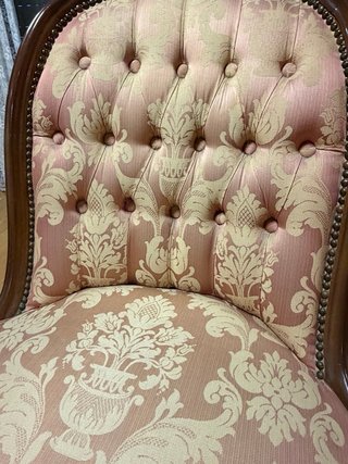 Silla antigua decorativa tapizada