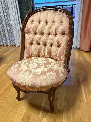 Silla antigua decorativa tapizada