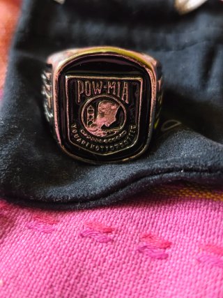 Anillo POW-MIA Metal Plata y Negro