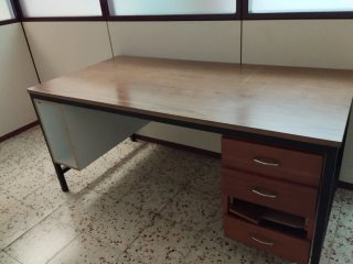Lote de oficina: escritorio armario sillas