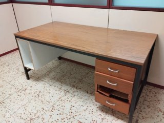 Lote de oficina: escritorio armario sillas