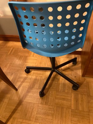 Silla de estudio azul con ruedas