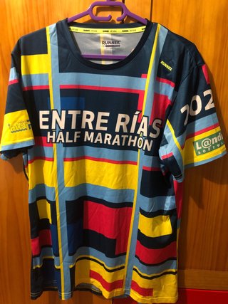 Camiseta e medalla Entre Rías 2026
