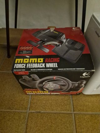 Volante Logitech MOMO Racing Force Feedback