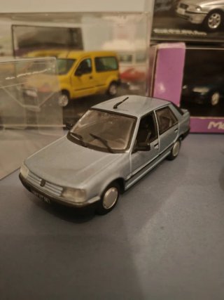 Lote 4 coches a escala 1/43