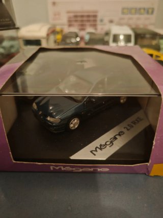 Lote 4 coches a escala 1/43
