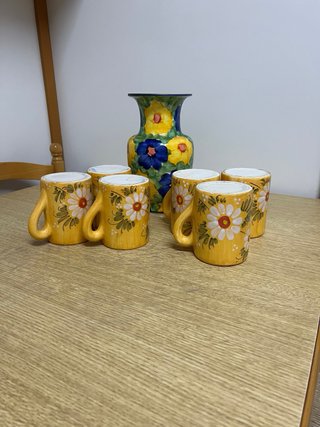 Jarra y 6 tazas pintadas a mano